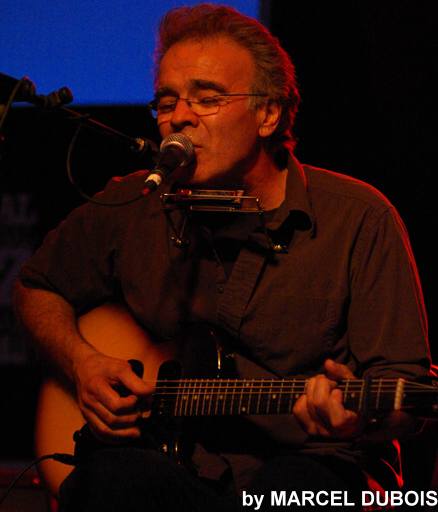 July 3trd, 2007, Montreal Jazz Festival, under a timy tent, an insult to the artist the caliber and construction of Ray B.